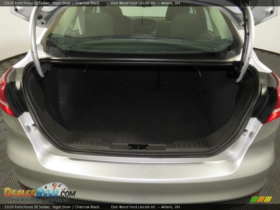 2016 Ford Focus SE Sedan Ingot Silver / Charcoal Black Photo #12