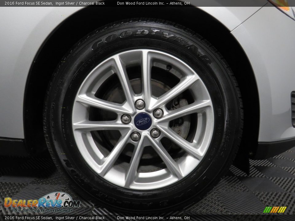 2016 Ford Focus SE Sedan Ingot Silver / Charcoal Black Photo #16