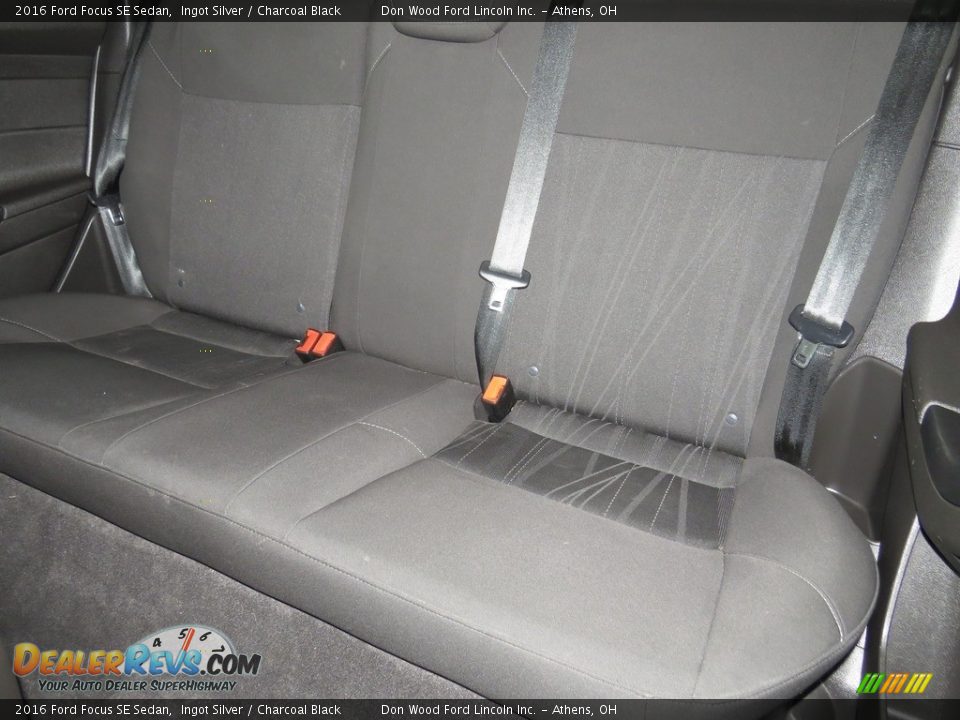 2016 Ford Focus SE Sedan Ingot Silver / Charcoal Black Photo #22