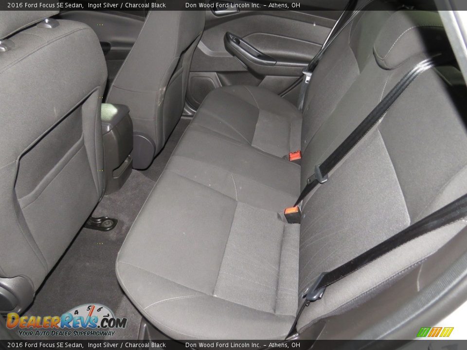 2016 Ford Focus SE Sedan Ingot Silver / Charcoal Black Photo #24