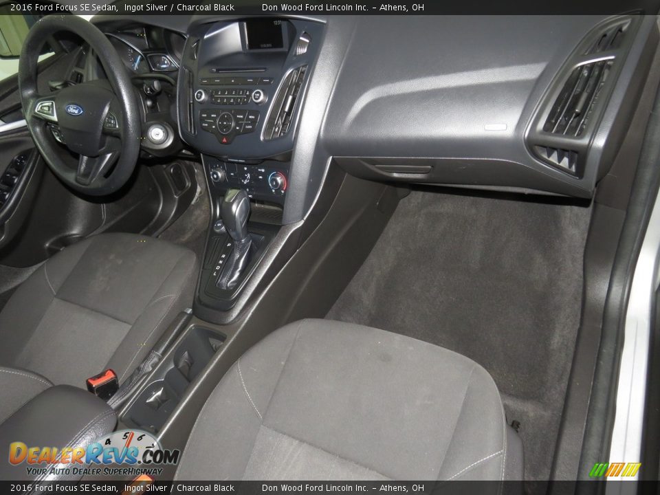 2016 Ford Focus SE Sedan Ingot Silver / Charcoal Black Photo #29