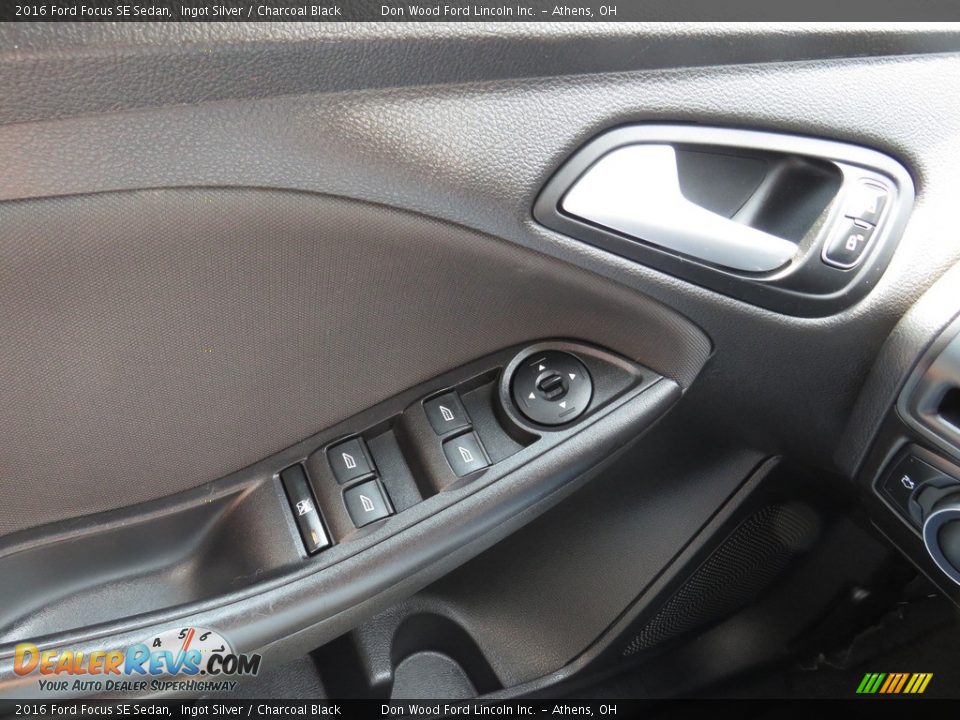 2016 Ford Focus SE Sedan Ingot Silver / Charcoal Black Photo #32