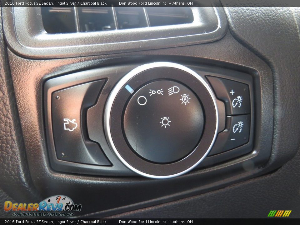 2016 Ford Focus SE Sedan Ingot Silver / Charcoal Black Photo #33