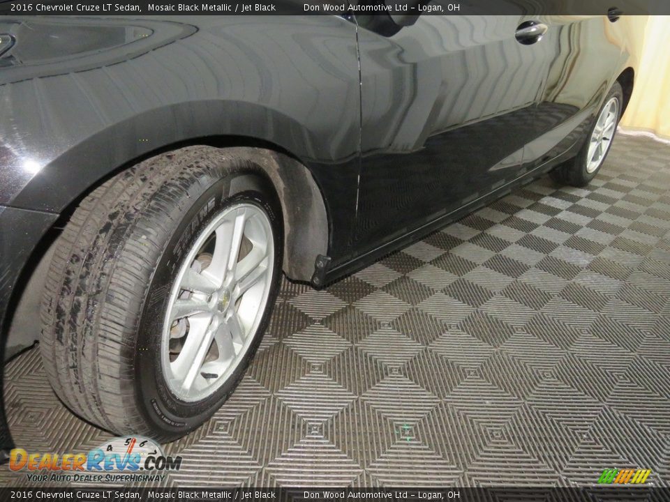 2016 Chevrolet Cruze LT Sedan Mosaic Black Metallic / Jet Black Photo #9