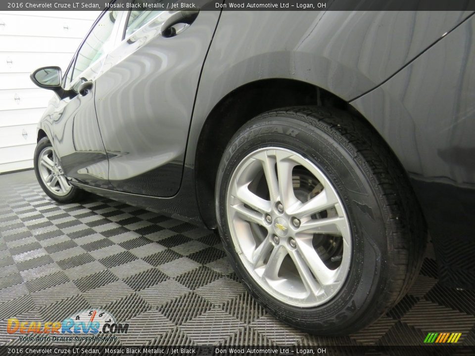 2016 Chevrolet Cruze LT Sedan Mosaic Black Metallic / Jet Black Photo #10