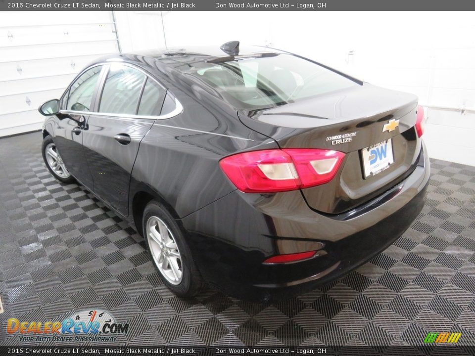 2016 Chevrolet Cruze LT Sedan Mosaic Black Metallic / Jet Black Photo #11