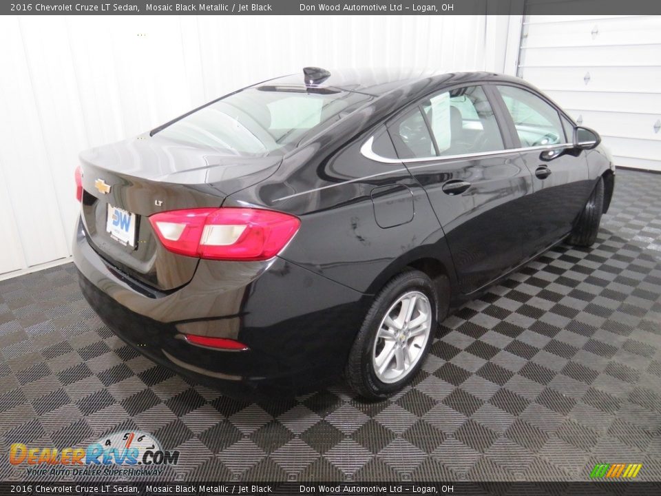 2016 Chevrolet Cruze LT Sedan Mosaic Black Metallic / Jet Black Photo #15