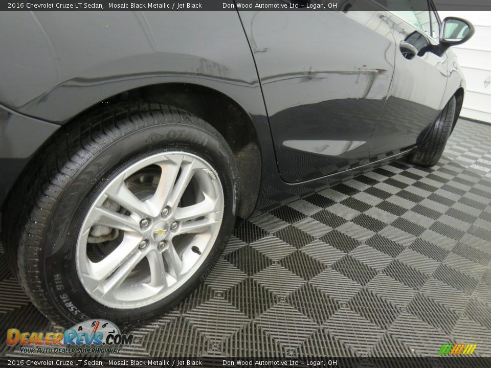 2016 Chevrolet Cruze LT Sedan Mosaic Black Metallic / Jet Black Photo #16