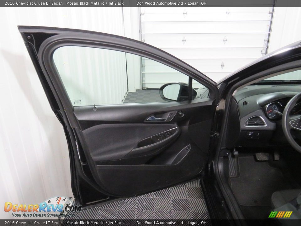 2016 Chevrolet Cruze LT Sedan Mosaic Black Metallic / Jet Black Photo #26
