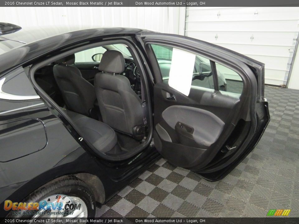 2016 Chevrolet Cruze LT Sedan Mosaic Black Metallic / Jet Black Photo #33