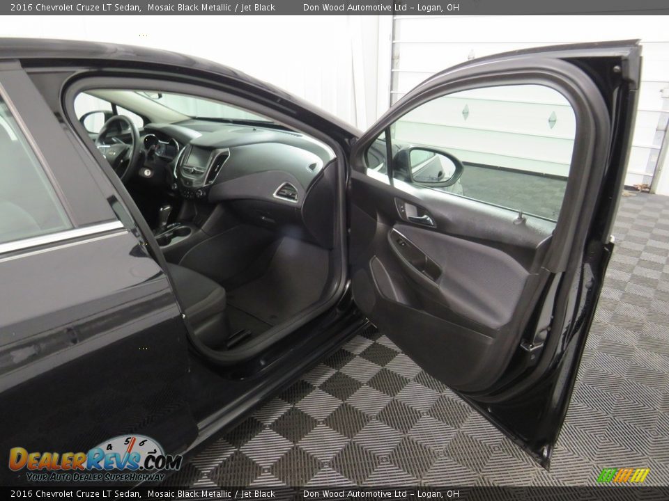 2016 Chevrolet Cruze LT Sedan Mosaic Black Metallic / Jet Black Photo #35