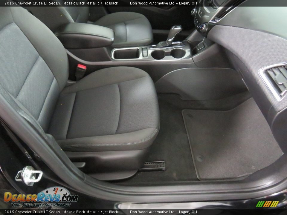 2016 Chevrolet Cruze LT Sedan Mosaic Black Metallic / Jet Black Photo #36