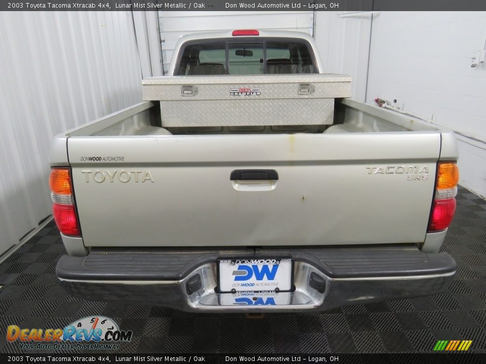 2003 Toyota Tacoma Xtracab 4x4 Lunar Mist Silver Metallic / Oak Photo #11