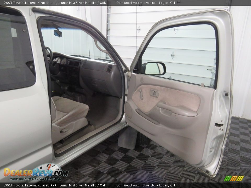 2003 Toyota Tacoma Xtracab 4x4 Lunar Mist Silver Metallic / Oak Photo #25