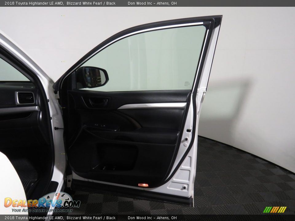 2018 Toyota Highlander LE AWD Blizzard White Pearl / Black Photo #30