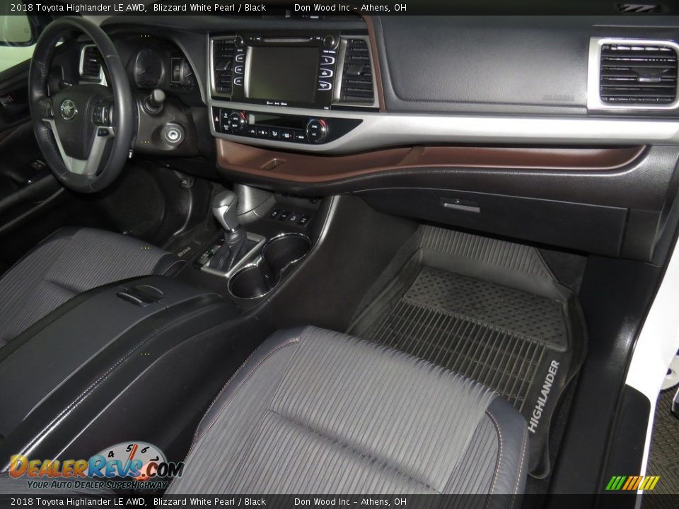 2018 Toyota Highlander LE AWD Blizzard White Pearl / Black Photo #32