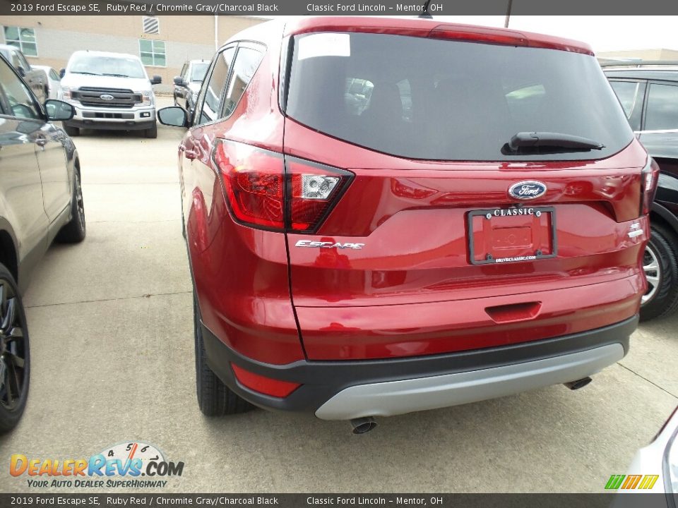 2019 Ford Escape SE Ruby Red / Chromite Gray/Charcoal Black Photo #3