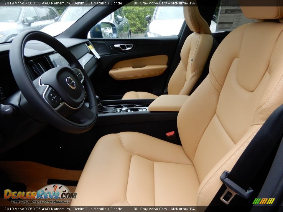 Front Seat of 2019 Volvo XC60 T6 AWD Momentum Photo #7