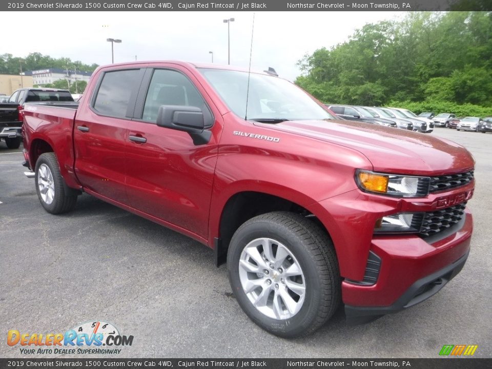 Front 3/4 View of 2019 Chevrolet Silverado 1500 Custom Crew Cab 4WD Photo #7