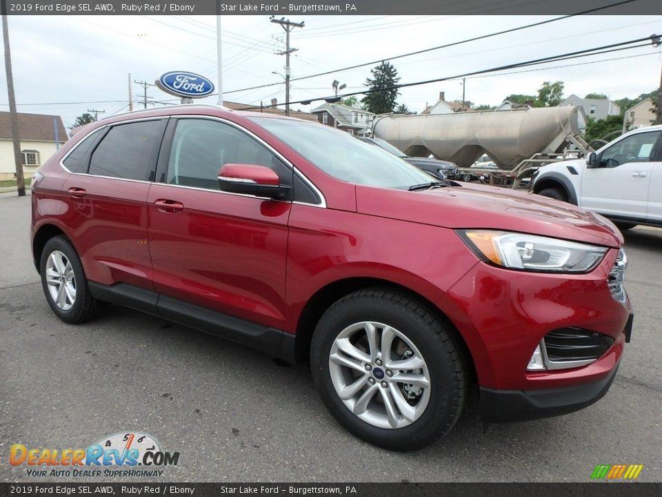 Front 3/4 View of 2019 Ford Edge SEL AWD Photo #3