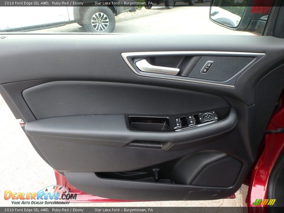 Door Panel of 2019 Ford Edge SEL AWD Photo #13