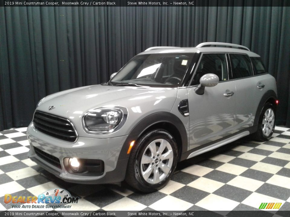 Front 3/4 View of 2019 Mini Countryman Cooper Photo #2