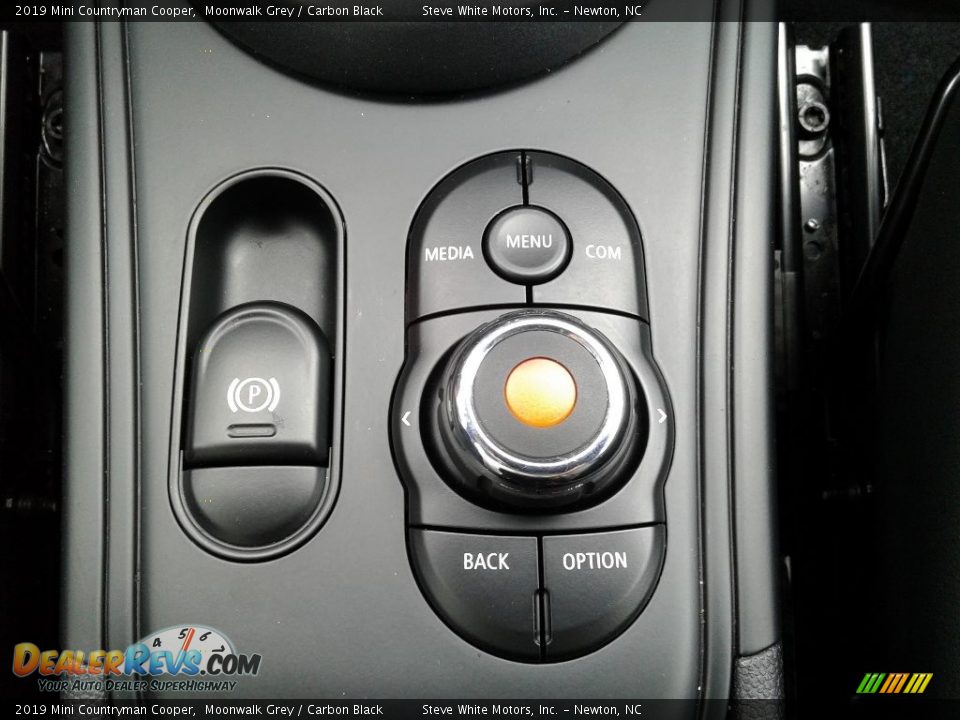 Controls of 2019 Mini Countryman Cooper Photo #29