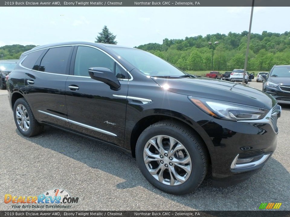 Front 3/4 View of 2019 Buick Enclave Avenir AWD Photo #3