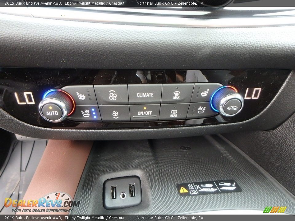 Controls of 2019 Buick Enclave Avenir AWD Photo #19