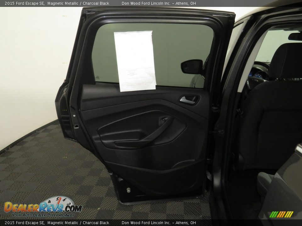 2015 Ford Escape SE Magnetic Metallic / Charcoal Black Photo #24
