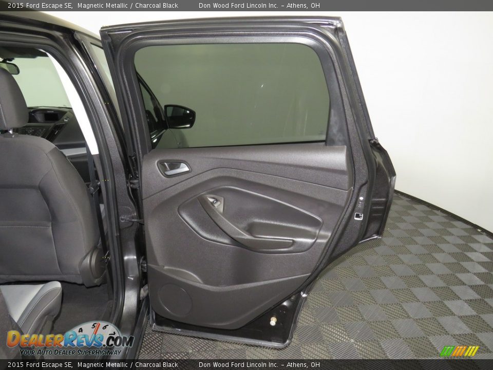 2015 Ford Escape SE Magnetic Metallic / Charcoal Black Photo #26