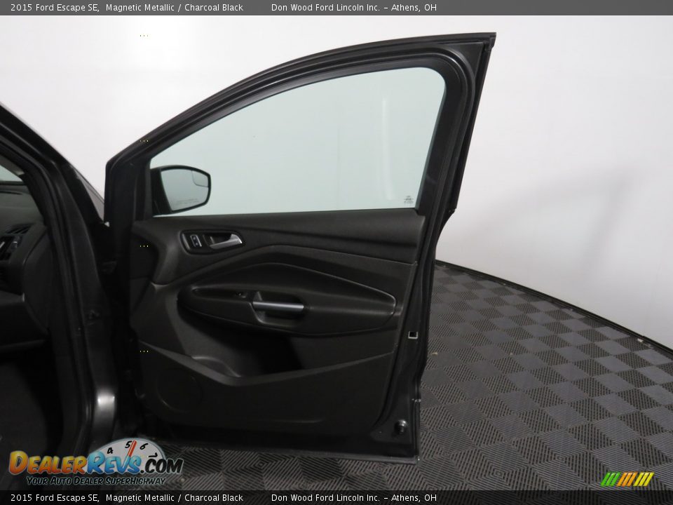 2015 Ford Escape SE Magnetic Metallic / Charcoal Black Photo #28