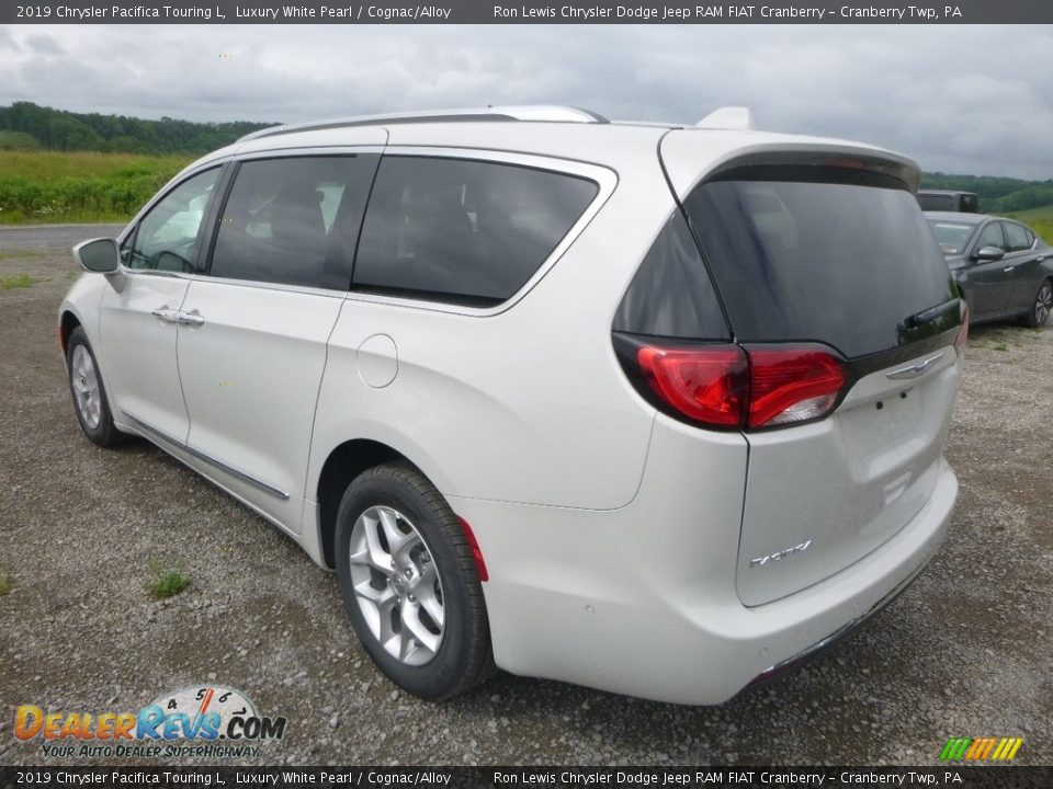 2019 Chrysler Pacifica Touring L Luxury White Pearl / Cognac/Alloy Photo #4