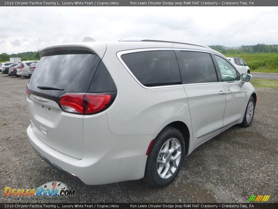 2019 Chrysler Pacifica Touring L Luxury White Pearl / Cognac/Alloy Photo #6