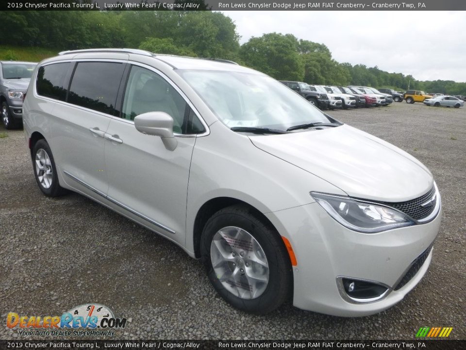 2019 Chrysler Pacifica Touring L Luxury White Pearl / Cognac/Alloy Photo #8