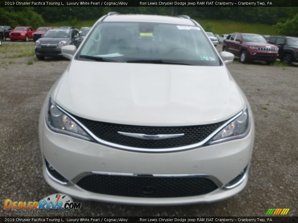 2019 Chrysler Pacifica Touring L Luxury White Pearl / Cognac/Alloy Photo #9