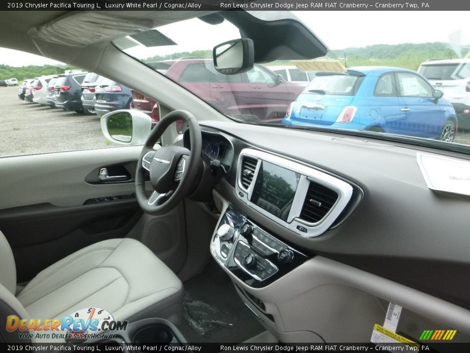 2019 Chrysler Pacifica Touring L Luxury White Pearl / Cognac/Alloy Photo #11