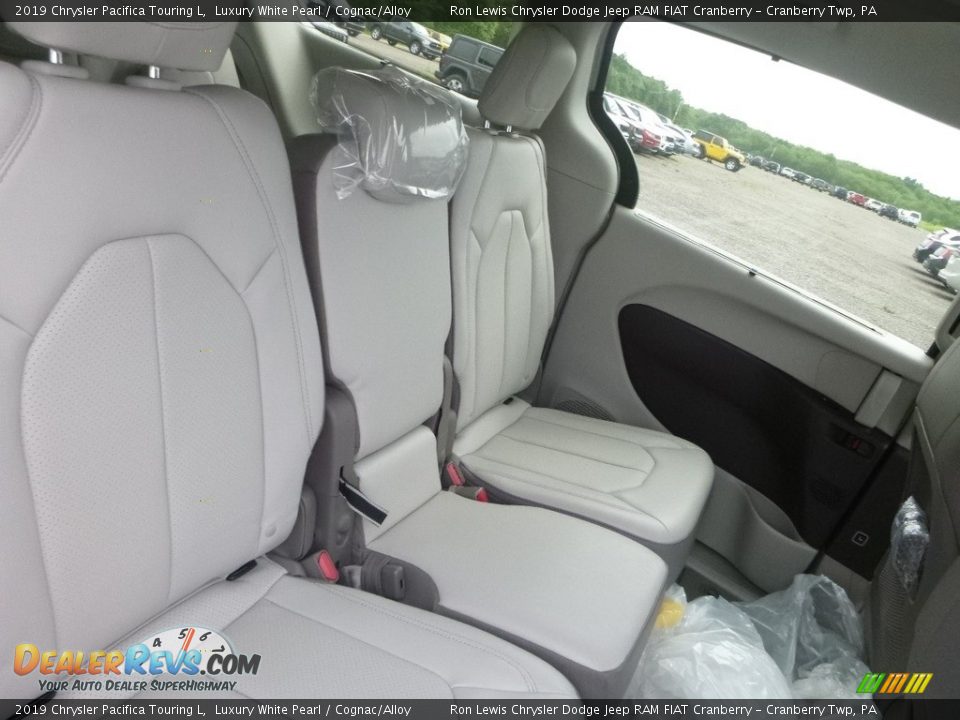 2019 Chrysler Pacifica Touring L Luxury White Pearl / Cognac/Alloy Photo #12