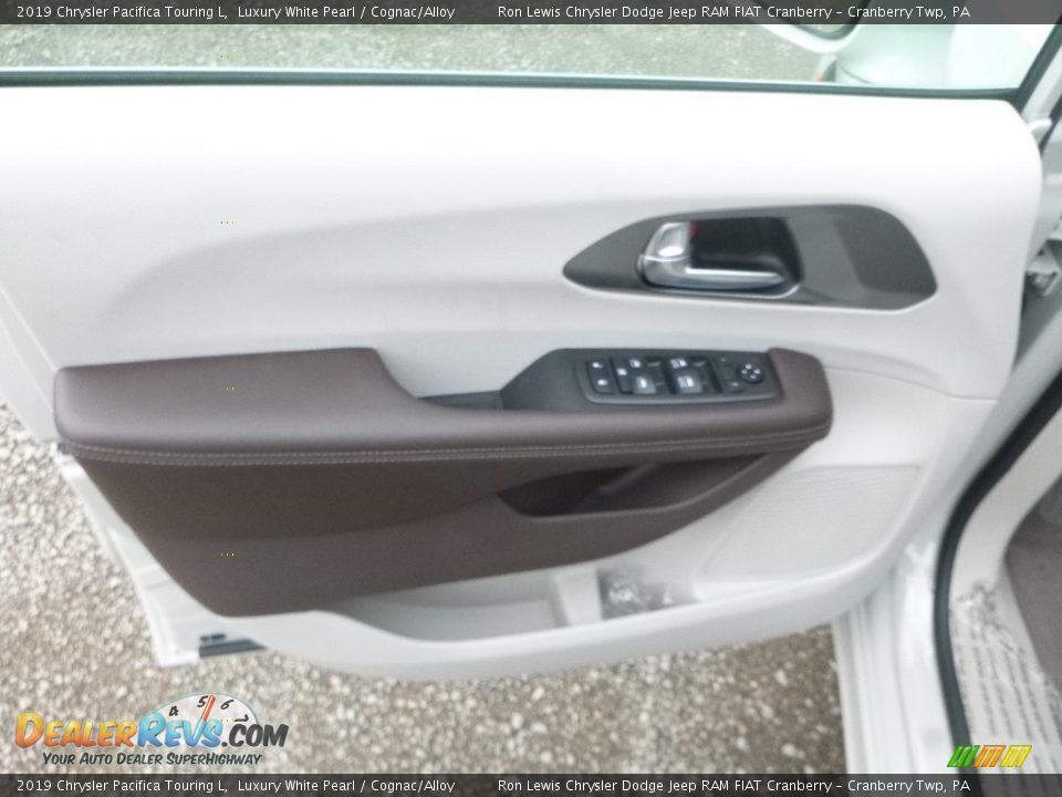 2019 Chrysler Pacifica Touring L Luxury White Pearl / Cognac/Alloy Photo #13