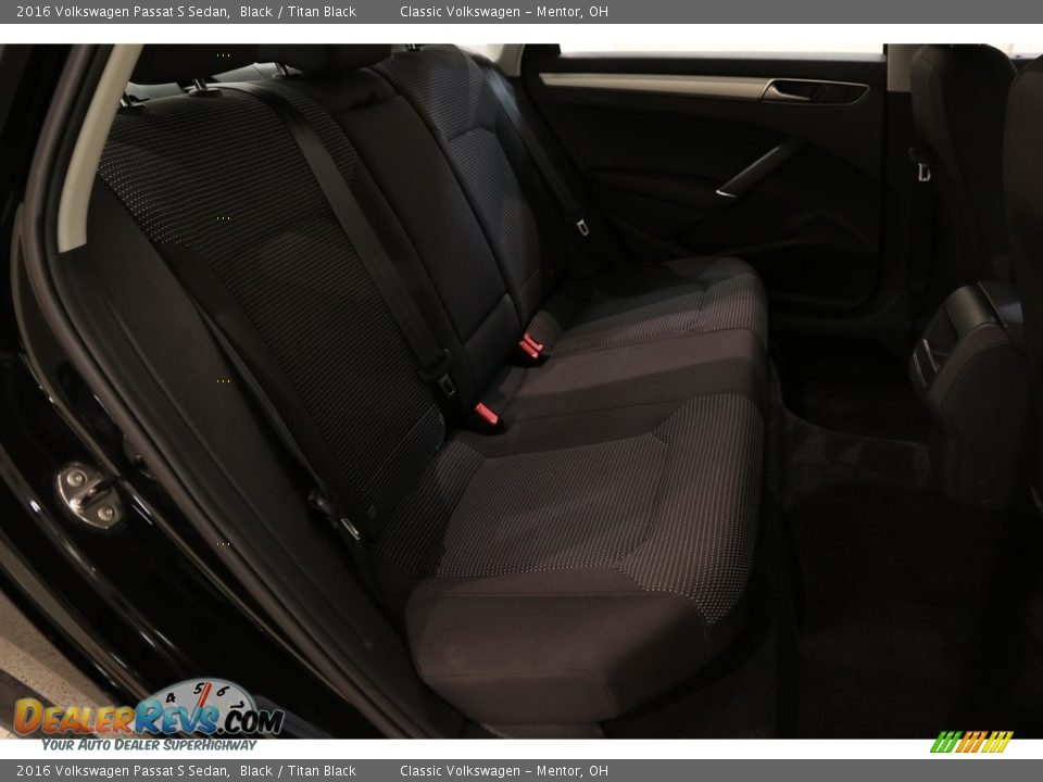 2016 Volkswagen Passat S Sedan Black / Titan Black Photo #18