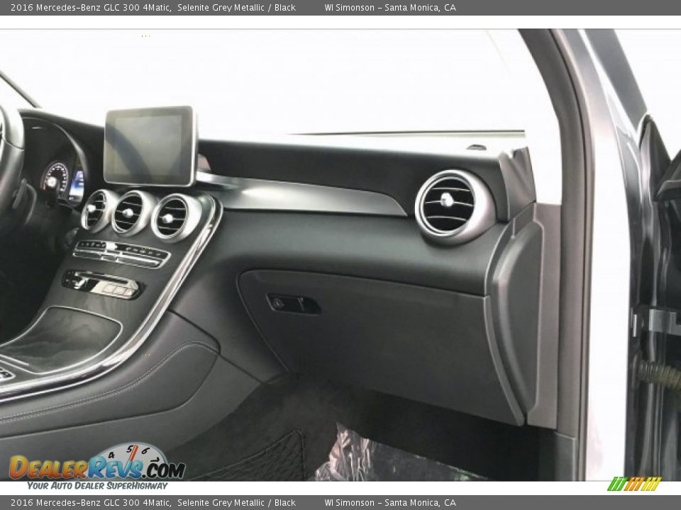 2016 Mercedes-Benz GLC 300 4Matic Selenite Grey Metallic / Black Photo #28