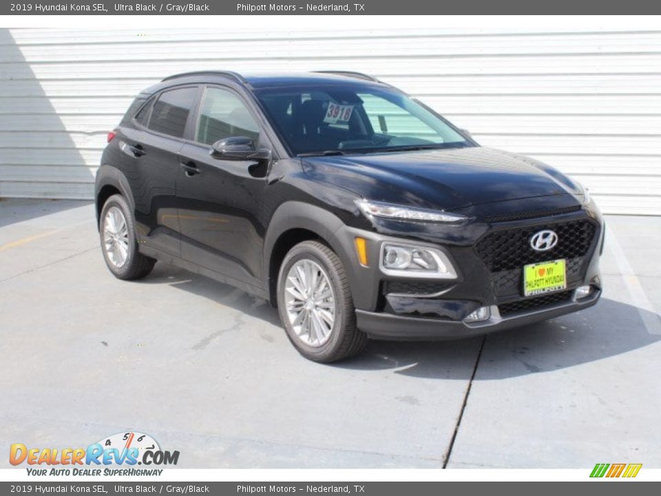Front 3/4 View of 2019 Hyundai Kona SEL Photo #2