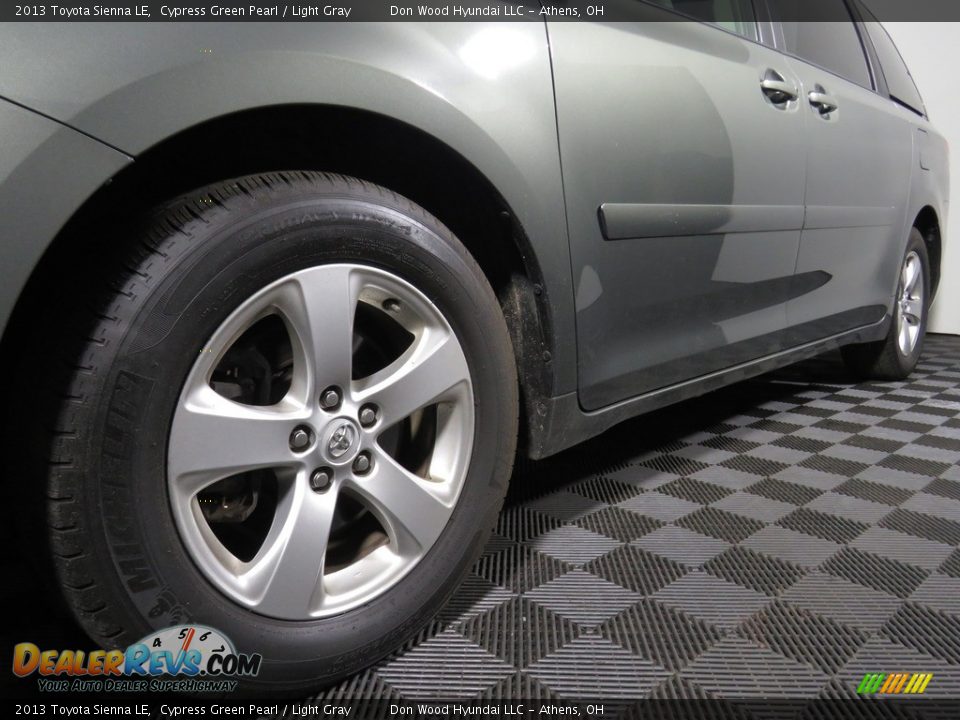 2013 Toyota Sienna LE Cypress Green Pearl / Light Gray Photo #8