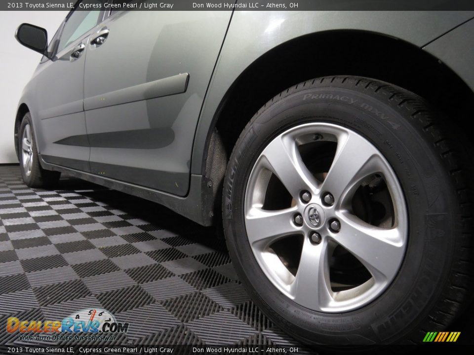 2013 Toyota Sienna LE Cypress Green Pearl / Light Gray Photo #10
