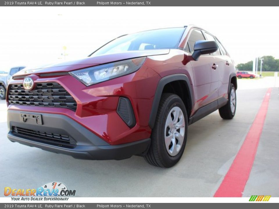 2019 Toyota RAV4 LE Ruby Flare Pearl / Black Photo #4