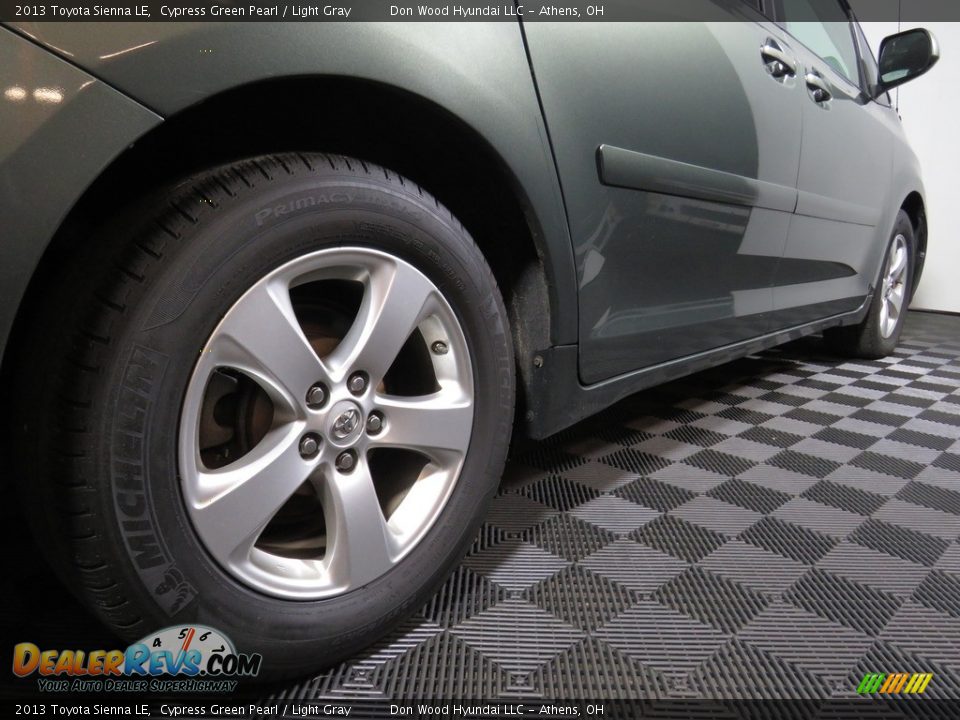 2013 Toyota Sienna LE Cypress Green Pearl / Light Gray Photo #17