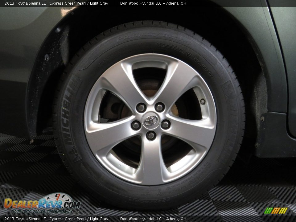 2013 Toyota Sienna LE Cypress Green Pearl / Light Gray Photo #18
