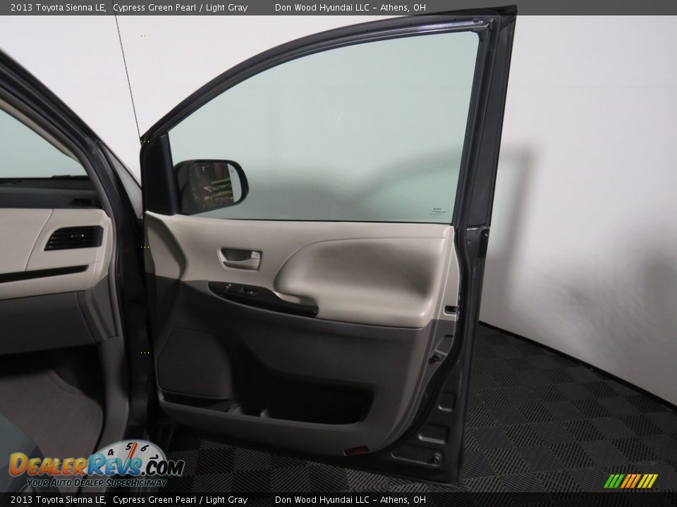 2013 Toyota Sienna LE Cypress Green Pearl / Light Gray Photo #30