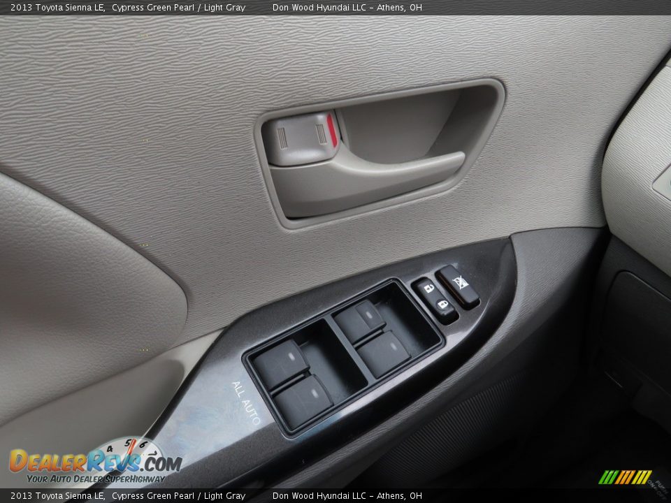 2013 Toyota Sienna LE Cypress Green Pearl / Light Gray Photo #35