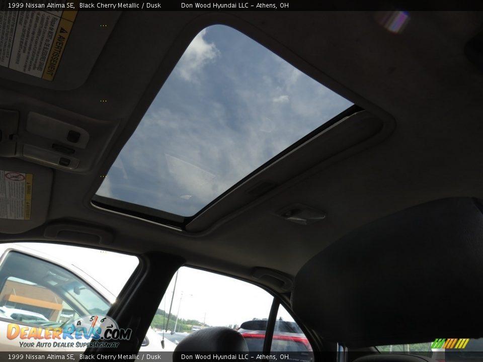 1999 Nissan Altima SE Black Cherry Metallic / Dusk Photo #2